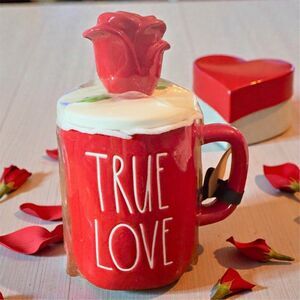 Rae Dunn Disney Princess Artisan Collection TRUE LOVE Red Mug w/ Topper Lid
